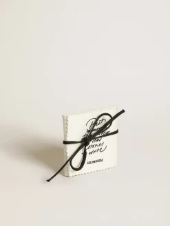 Outlet Golden Goose Acessório para cadarço masculino na cor ouro velho com forma de skate Família: Timeless