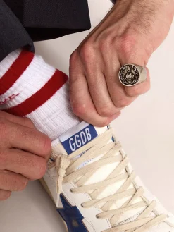 Store Golden Goose Anel de sinete masculino na cor prata velha Família: Timeless