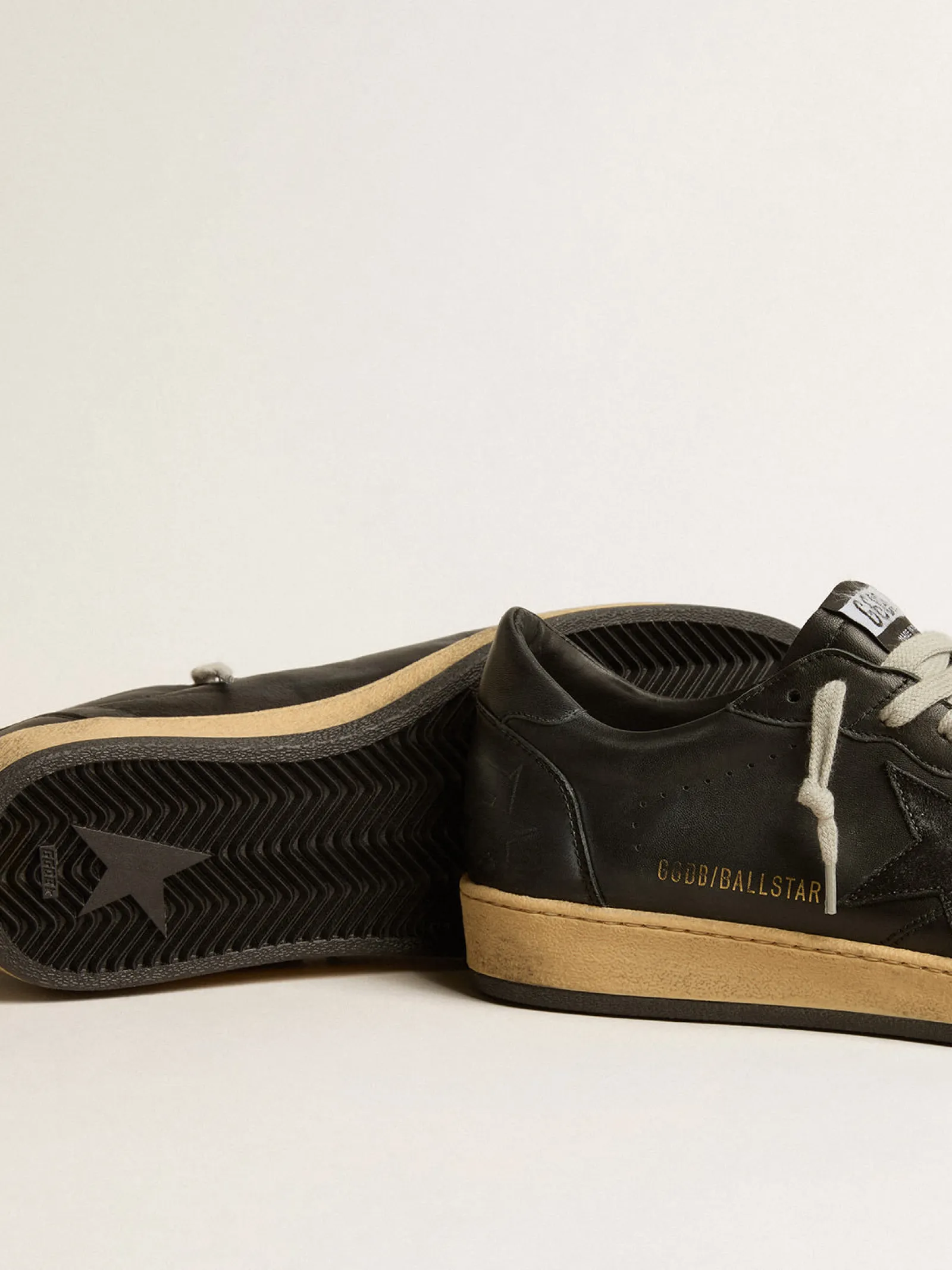 Cheap Golden Goose Ball Star de napa preta com estrela de suede e talão de napa preta Cabedal de napa preta