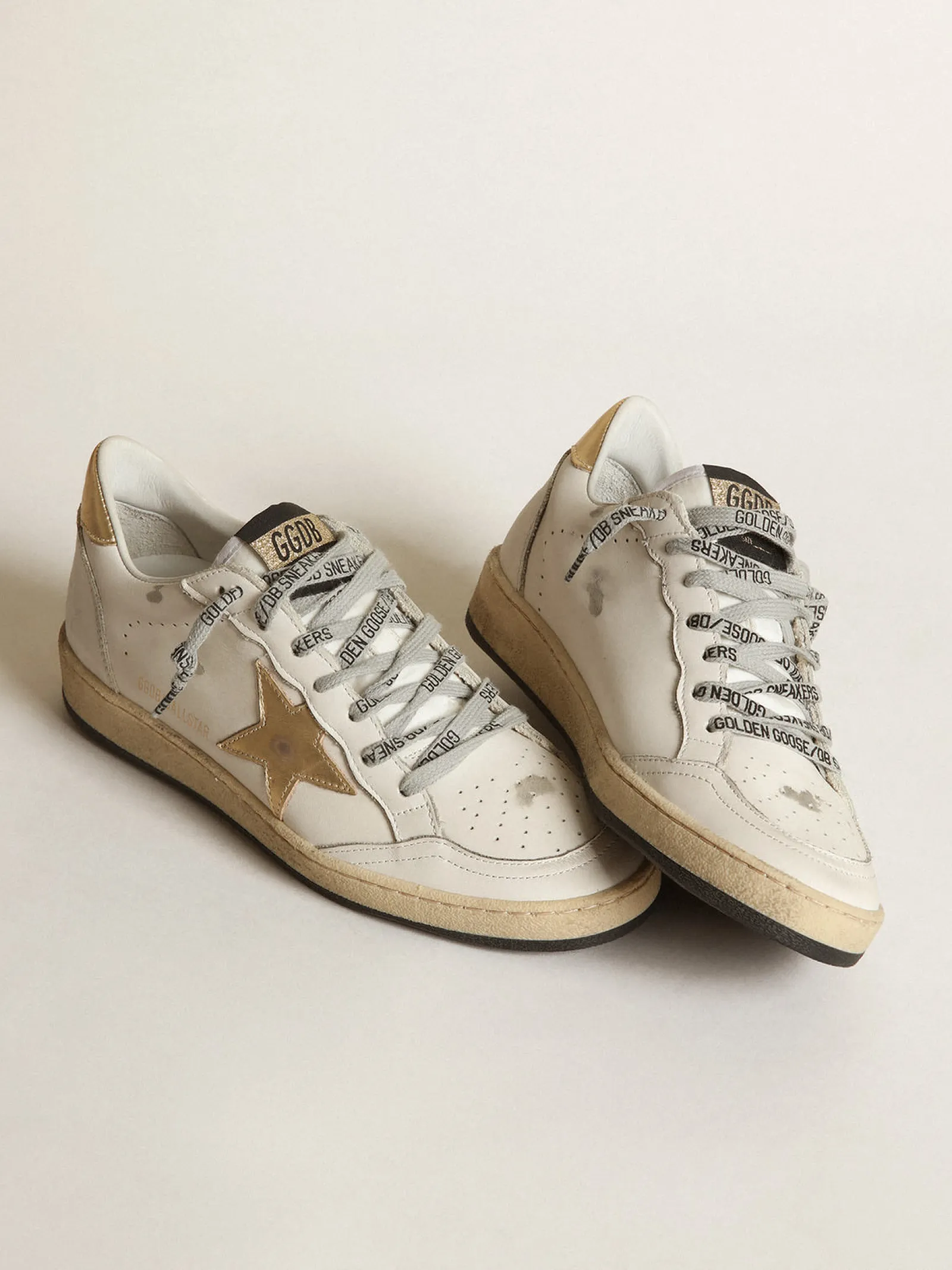 Hot Golden Goose Ball Star feminino com estrela e talão dourados Cabedal: 92% couro bovino, 8% poliamida