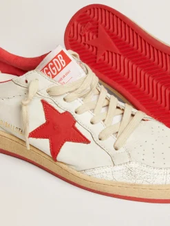 Store Golden Goose Ball Star feminino de couro branco com estrela e talão vermelhos Cabedal: 56% couro de cabra, 34% couro bovino, 8% poliéster, 2% náilon