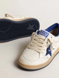 Shop Golden Goose Ball Star Junior com estrela e talão de couro metálico azul Cabedal de napa branca