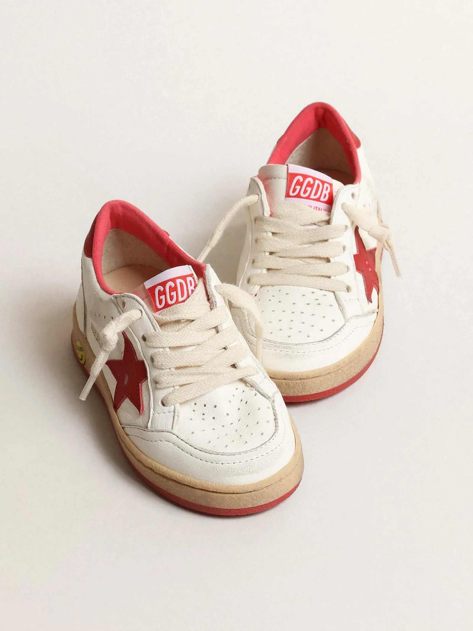 Clearance Golden Goose Ball Star Junior de napa com estrela e talão de couro vermelho Cabedal de napa branca