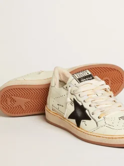Best Golden Goose Ball Star LTD com estrela de suede preto e escritas pretas Cor: branco