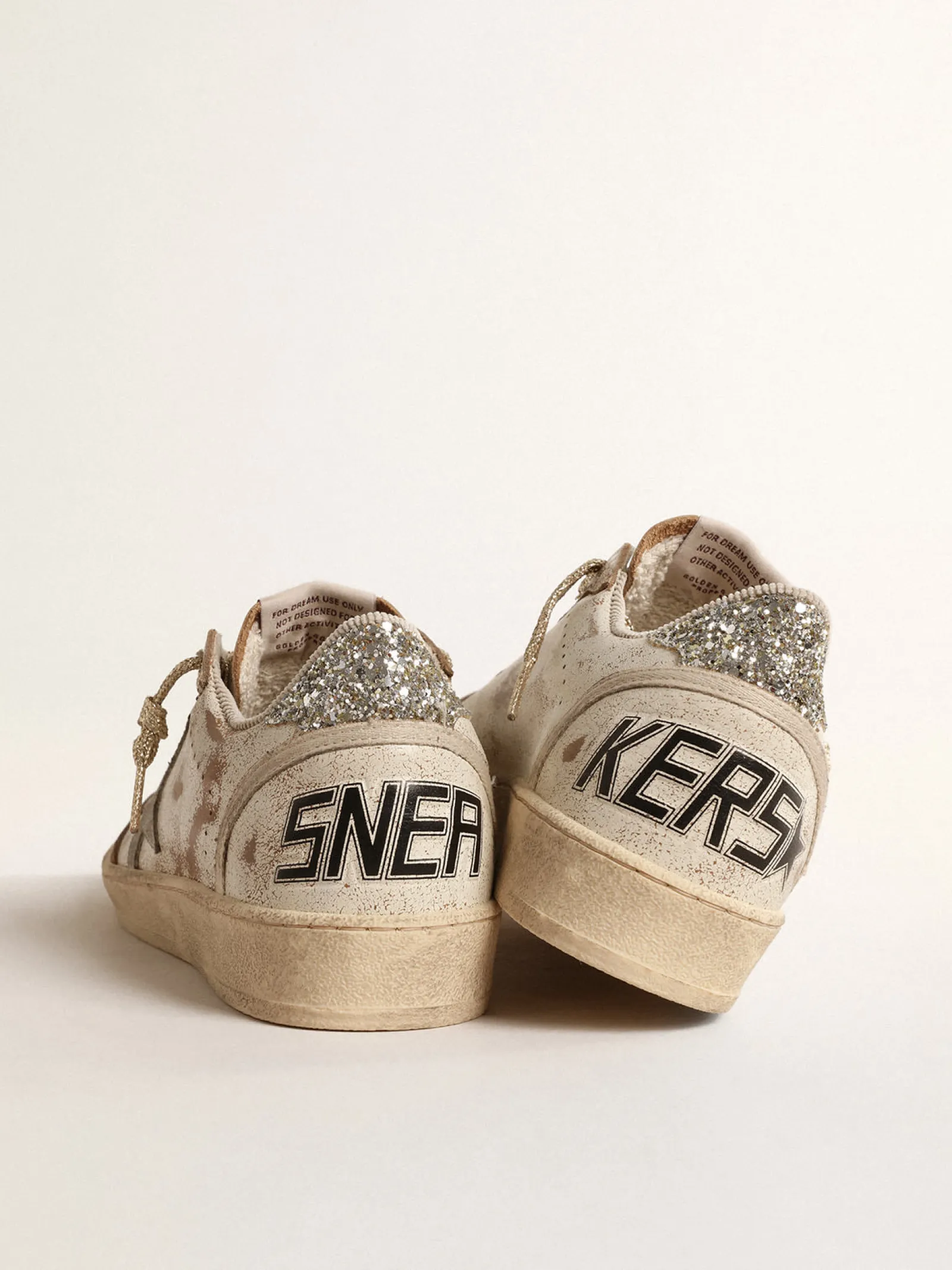 Flash Sale Golden Goose Ball Star LTD com estrela de suede e talão de glitter platinado Cabedal de couro branco brilhante com efeito desgastado