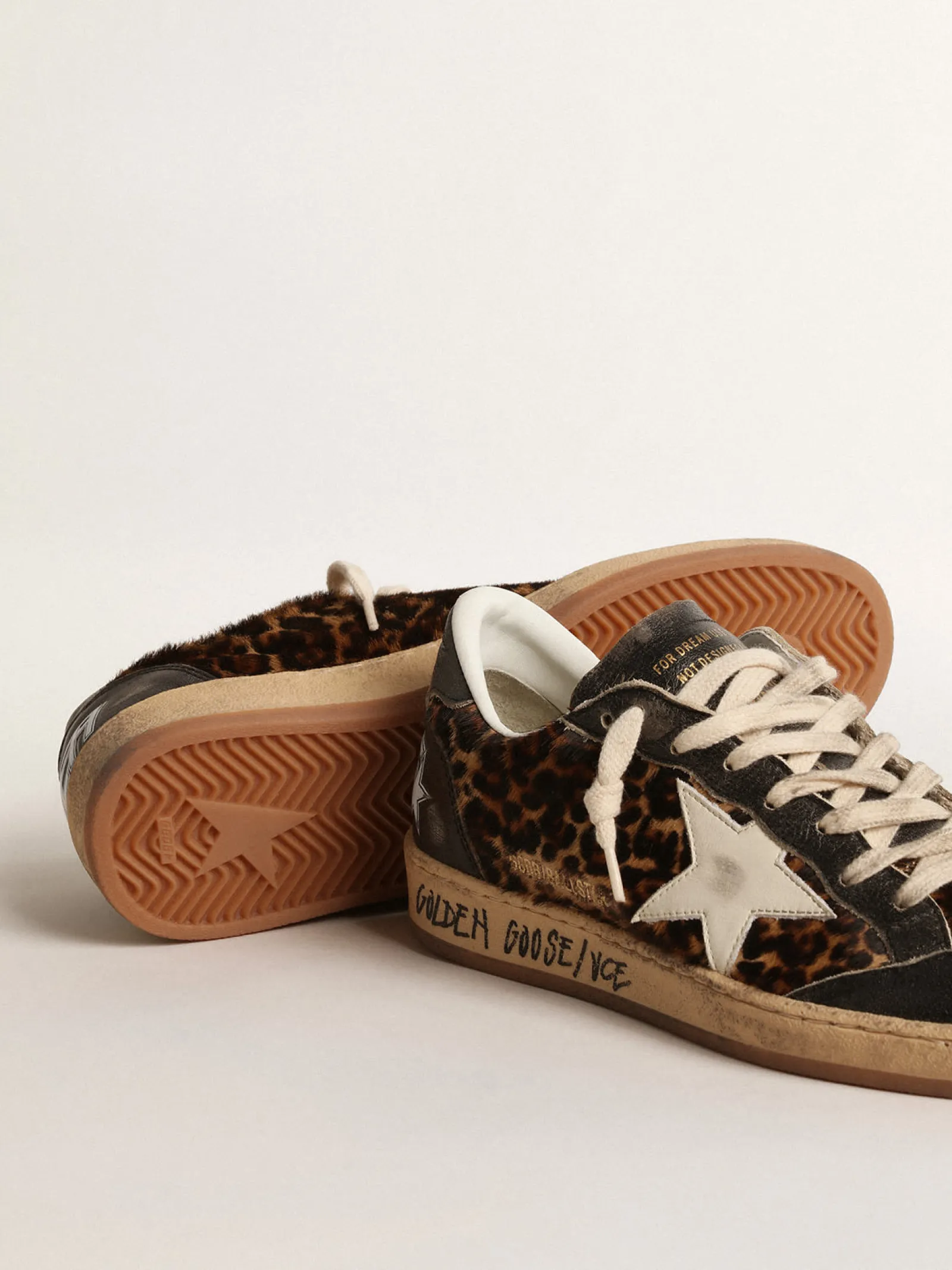 Outlet Golden Goose Ball Star LTD de couro cavalinho com estrela de nubuk e talão preto Cabedal de couro cavalinho com estampa de leopardo nos tons bege e marrom