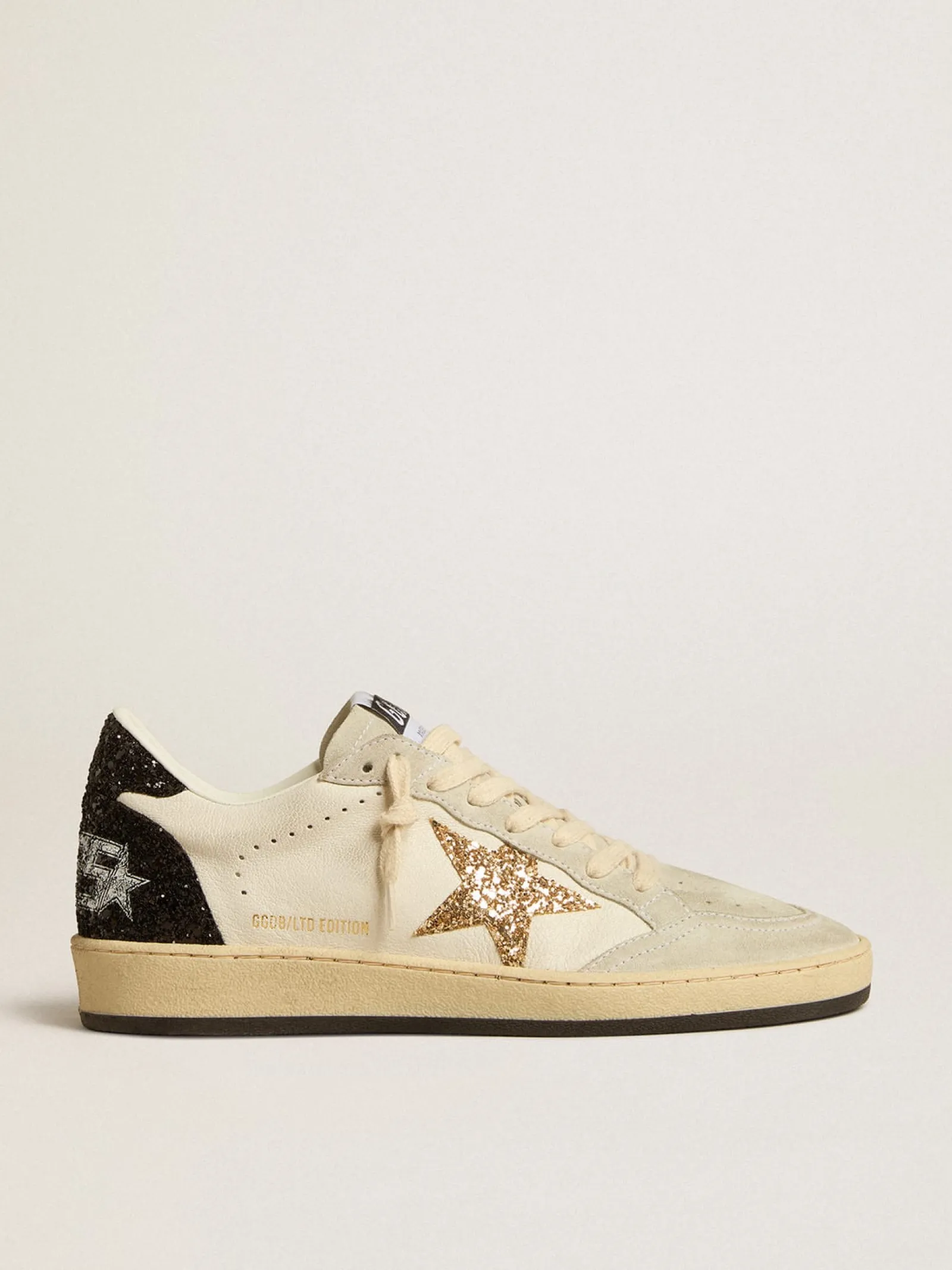 Sale Golden Goose Ball Star LTD de napa e suede com estrela de glitter e talão preto Cabedal de napa branca