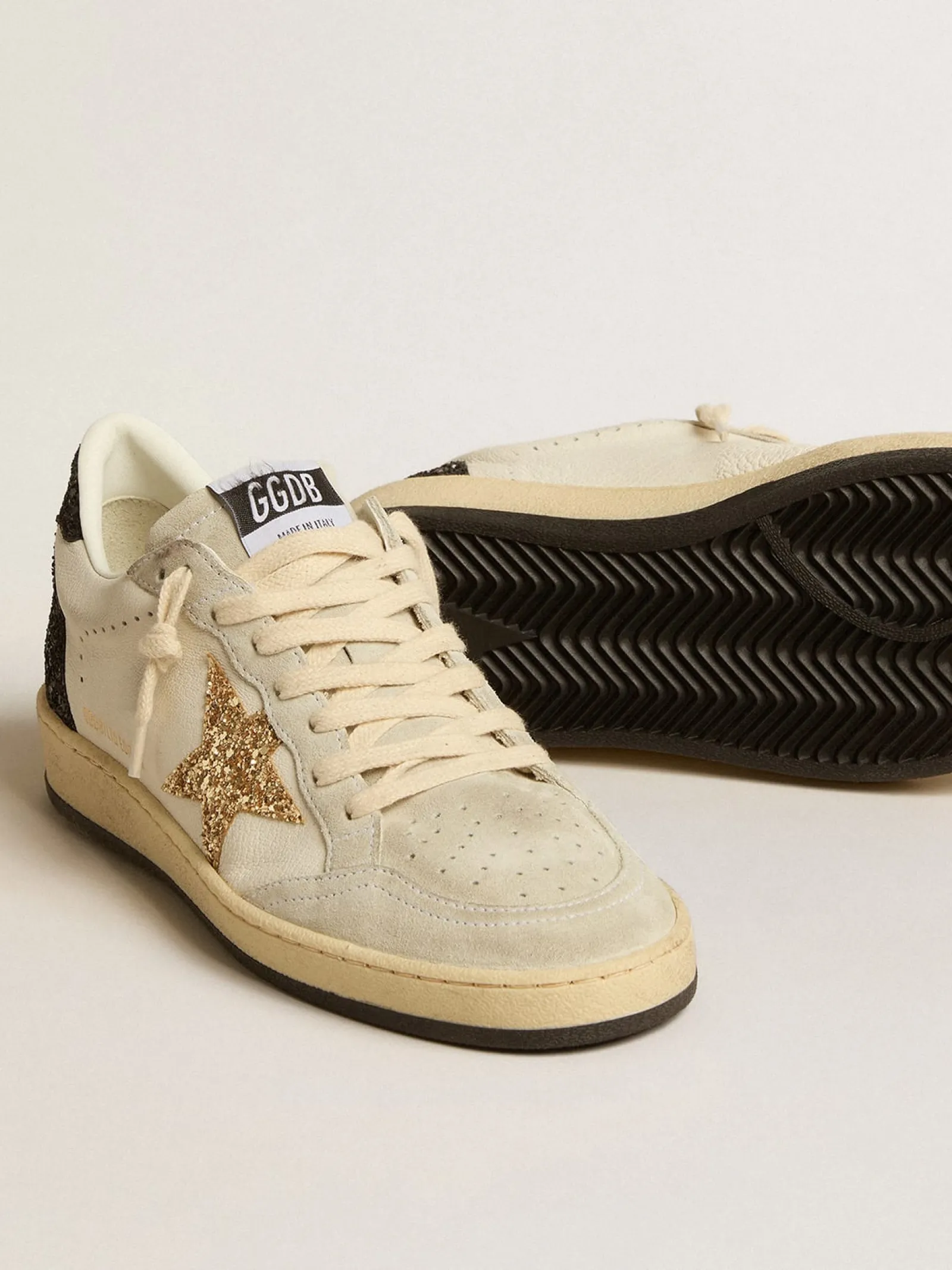 Sale Golden Goose Ball Star LTD de napa e suede com estrela de glitter e talão preto Cabedal de napa branca