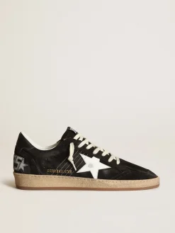 Shop Golden Goose Ball Star masculino de suede preto com estrela de couro branco Cabedal de suede preto