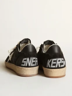 Shop Golden Goose Ball Star masculino de suede preto com estrela de couro branco Cabedal de suede preto