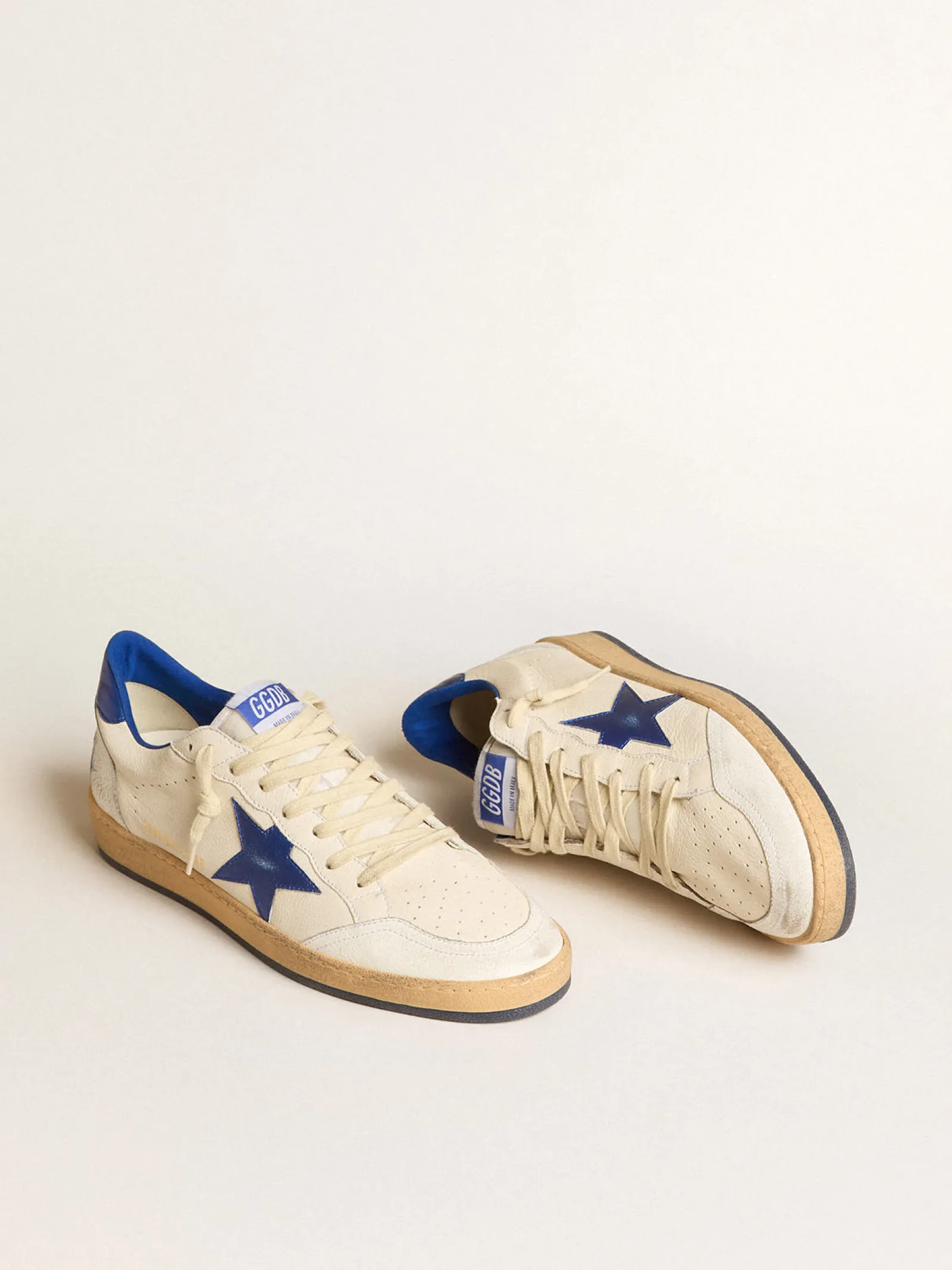 Outlet Golden Goose Ball Star Wishes Feminino de napa branca com estrela e talão azul Cabedal de napa branca
