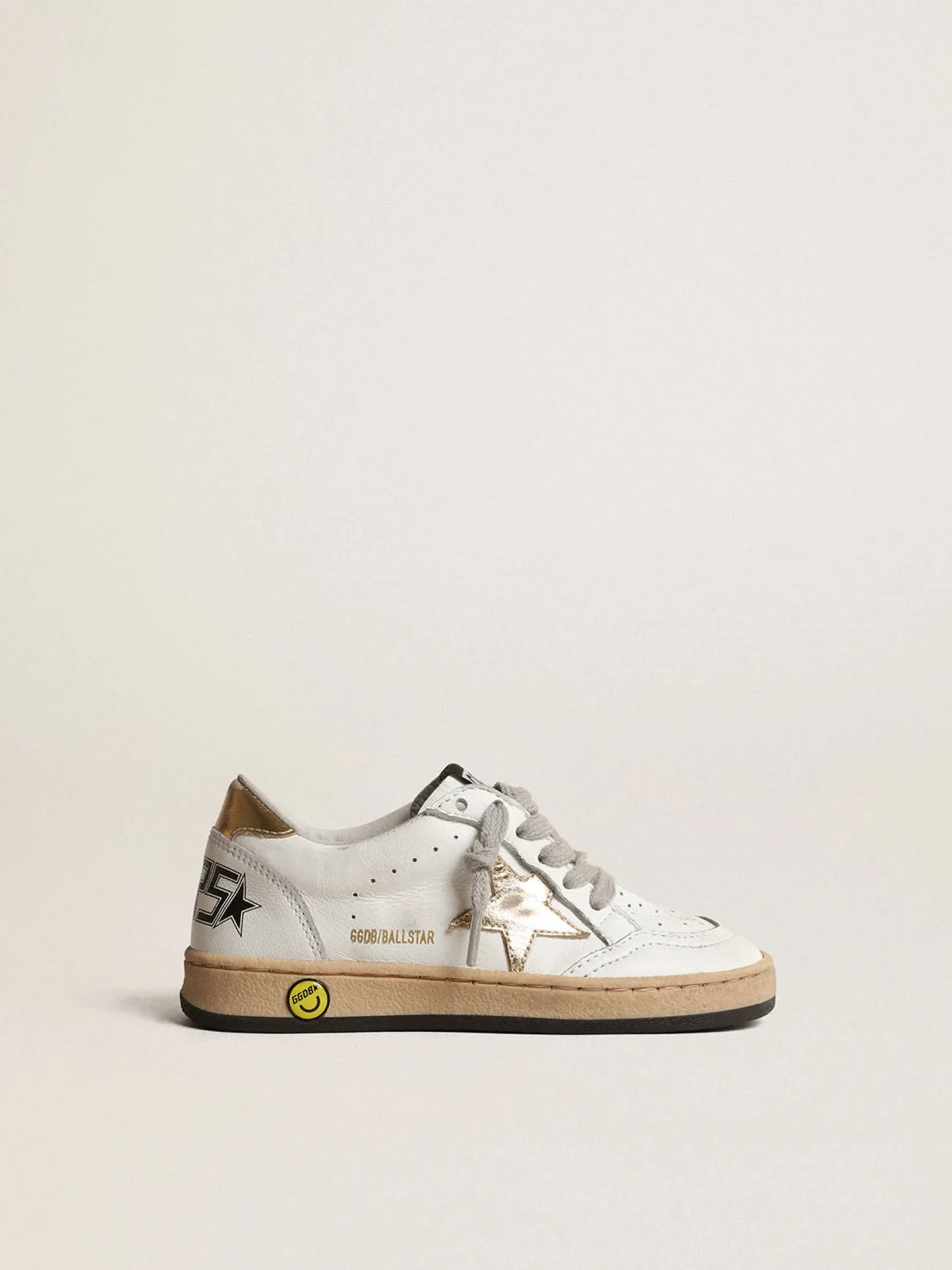 Outlet Golden Goose Ball Star Young com estrela e talão de couro metálico dourado Cabedal de napa branca