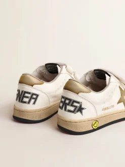 Shop Golden Goose Ball Star Young com estrela e talão de couro metálico dourado Cabedal de napa branca