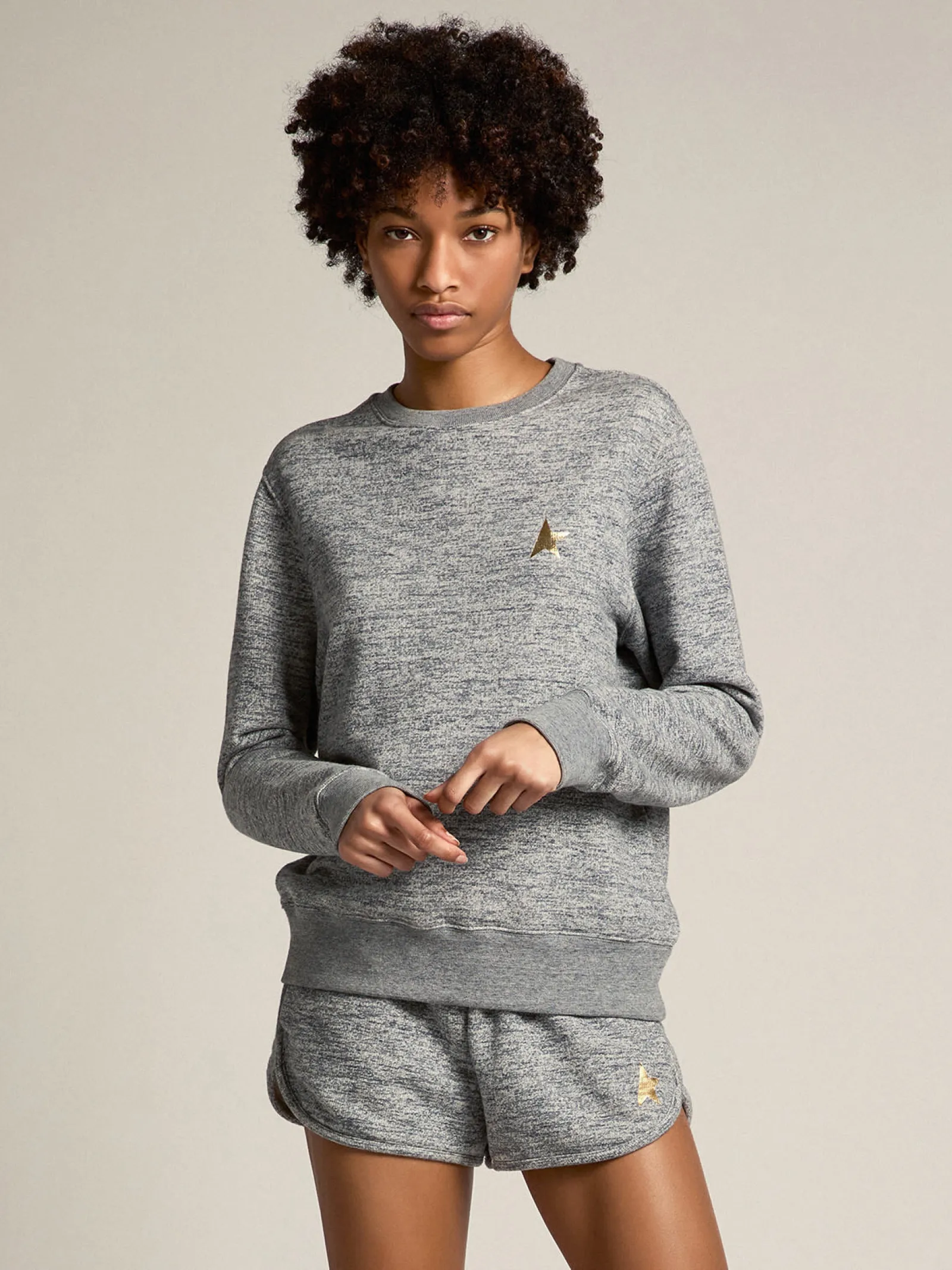 Shop Golden Goose Bermuda cinza mescla com estrela dourada Cor: cinza mescla
