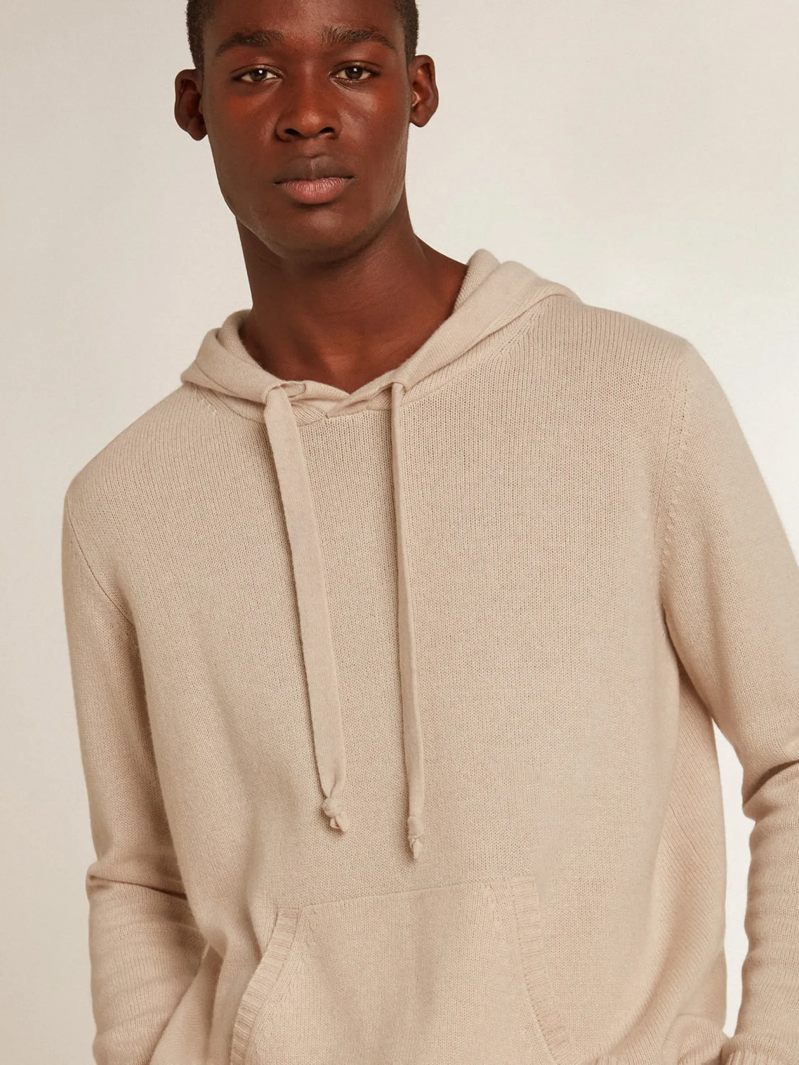 Shop Golden Goose Blusa tipo moletom masculina branca misto caxemira com capuz Caxemira de baixo impacto