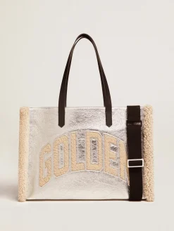 Cheap Golden Goose Bolsa California feminina East-West de couro prateado e inserções de lã Cor: prata