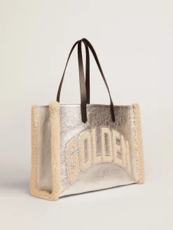 Cheap Golden Goose Bolsa California feminina East-West de couro prateado e inserções de lã Cor: prata