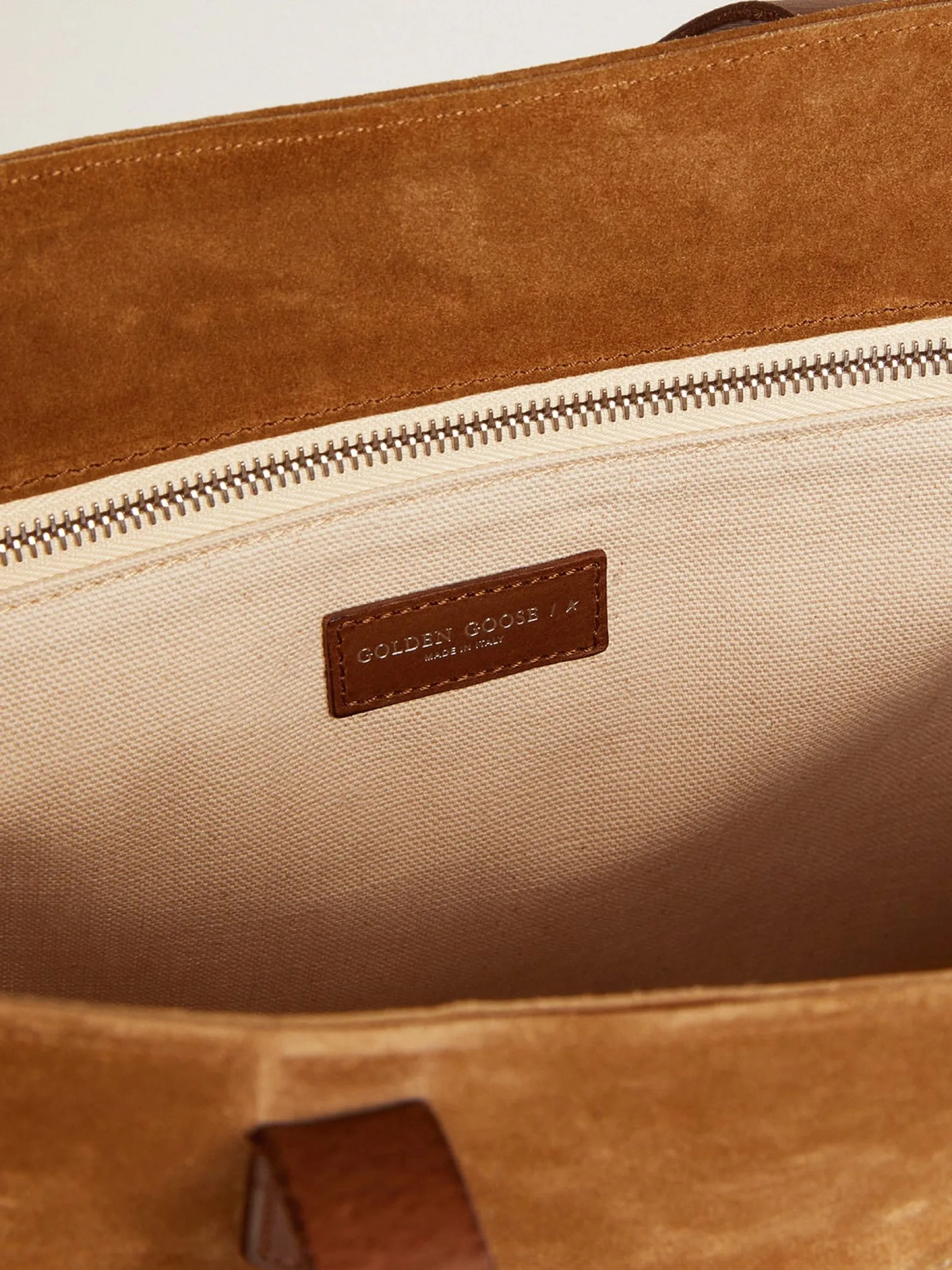 Best Golden Goose Bolsa California North-South de camurça com shearling Material principal: 90% algodão, 10% couro bovino