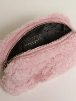 Shop Golden Goose Bolsa Mini Star feminina de shearling rosa com estrela de suede Cor: rosa