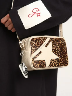 Fashion Golden Goose Bolsa Star branco leite com inserção de couro cavalinho com estampa de leopardo Material principal: 100% couro bovino