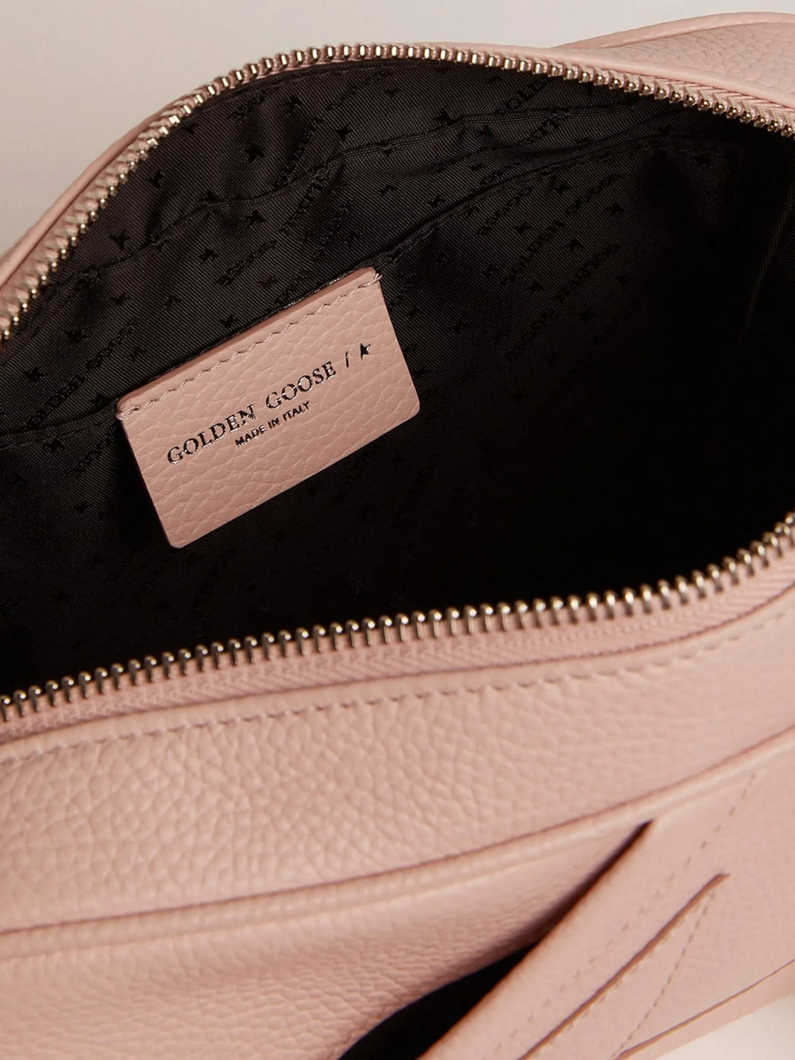 Outlet Golden Goose Bolsa Star de couro martelado na cor rosa quartzo e estrela tom sobre tom Cor: rosa quartzo