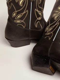 Shop Golden Goose Bota Wish Star de cano baixo feminina de couro preto com detalhes amarelos Cor: preto