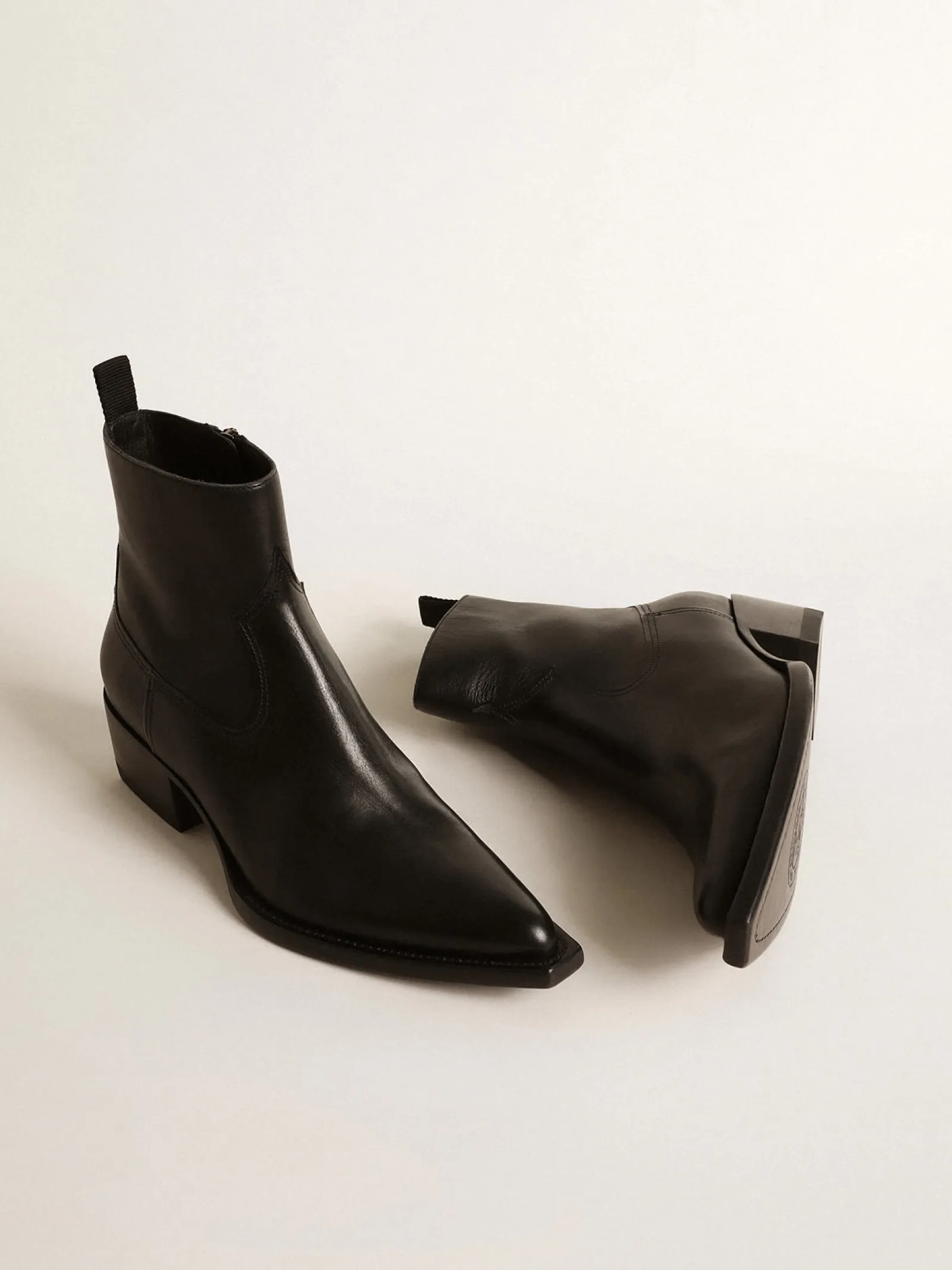 Store Golden Goose Botas Debbie masculinas de cano baixo de couro preto Cor: preto