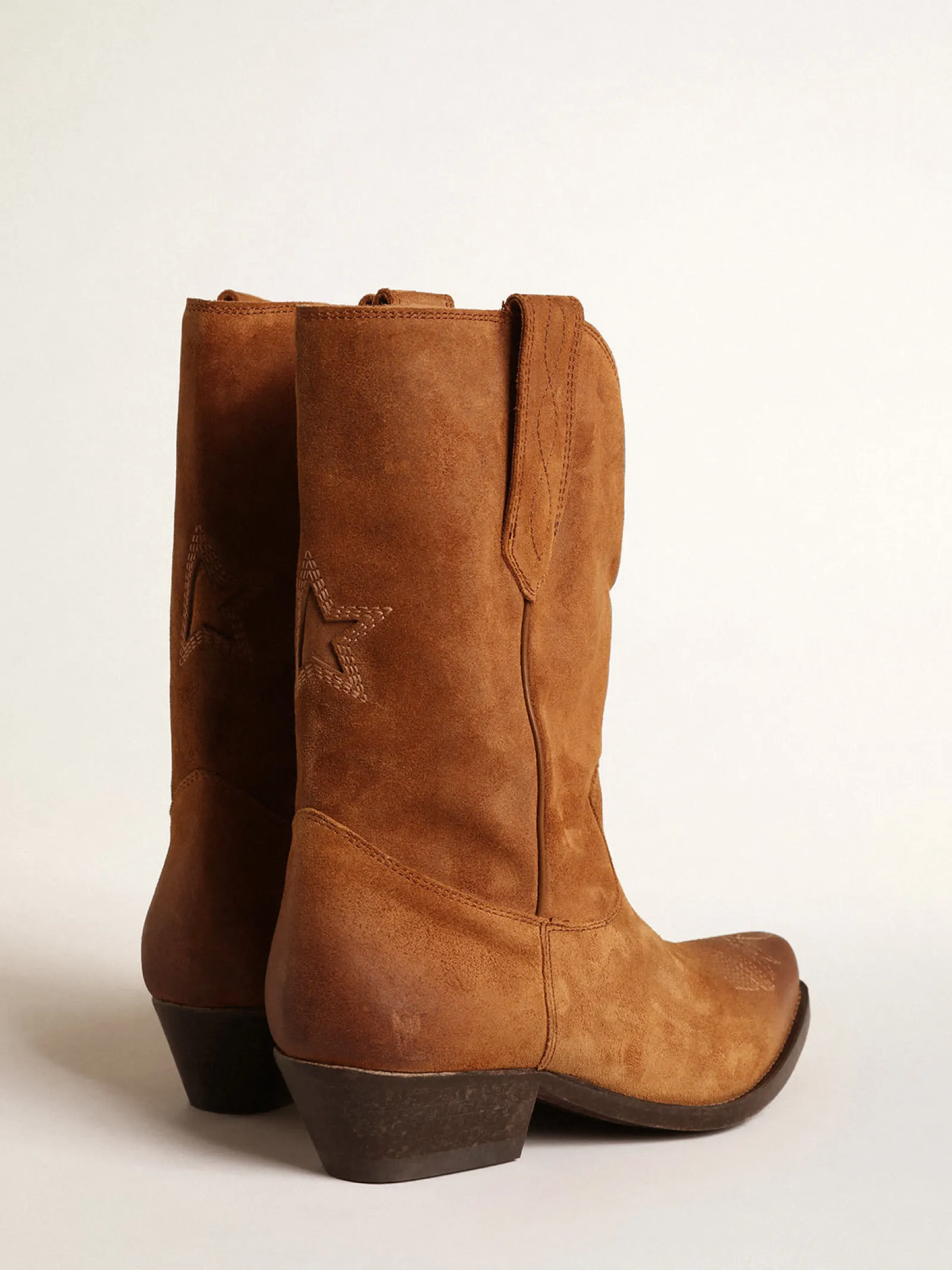 Store Golden Goose Botas Wish Star cano baixo de suede cor conhaque com estrela embutida Cabedal de suede cor conhaque