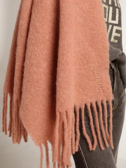 Outlet Golden Goose Cachecol de lã rosa pálido com franjas e inscrição Golden Cor: rosa pálido