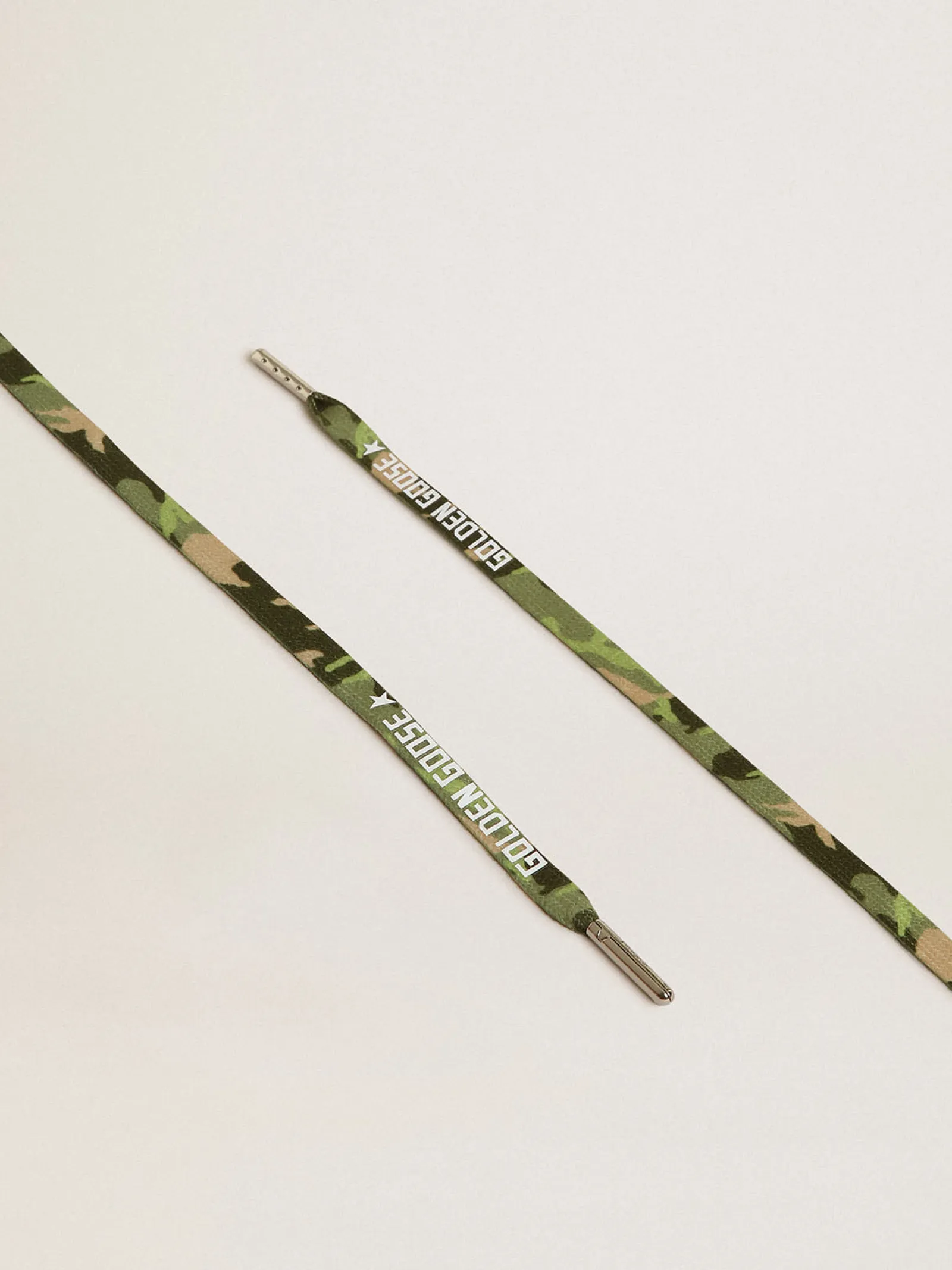 Sale Golden Goose Cadarços camuflagem verdes com logo branco em contraste Cor: verde