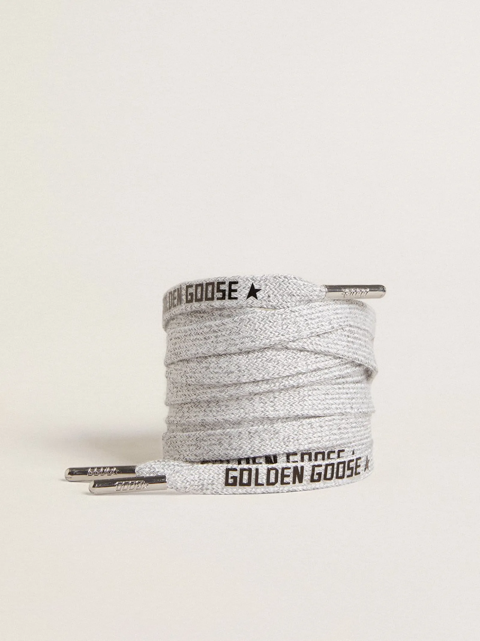 Shop Golden Goose Cadarços de algodão na cor gelo com logo preto em contraste Cor: gelo