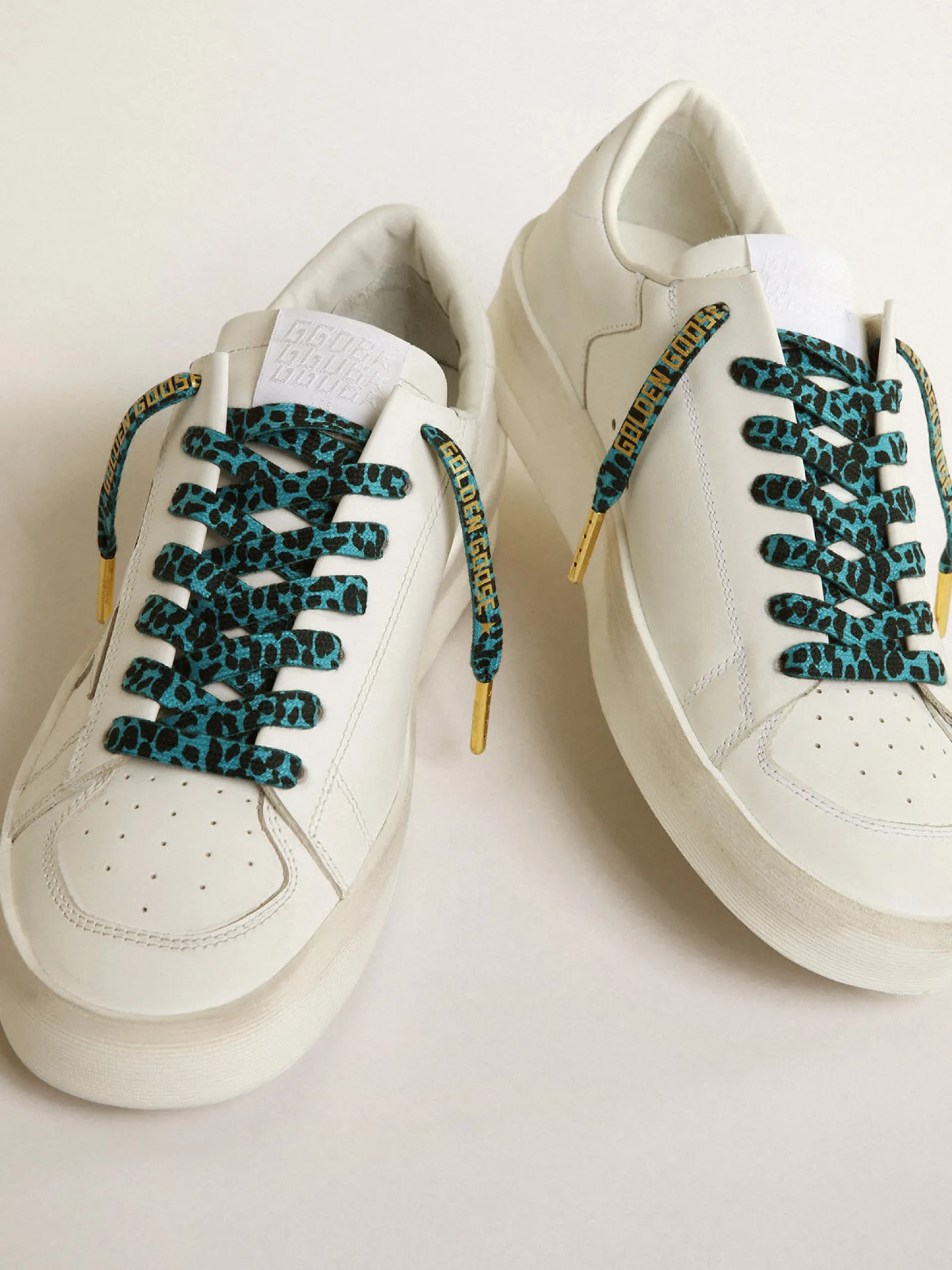 Sale Golden Goose Cadarços salpicados em azul e preto com logo dourado em contraste Cor: azul e preto