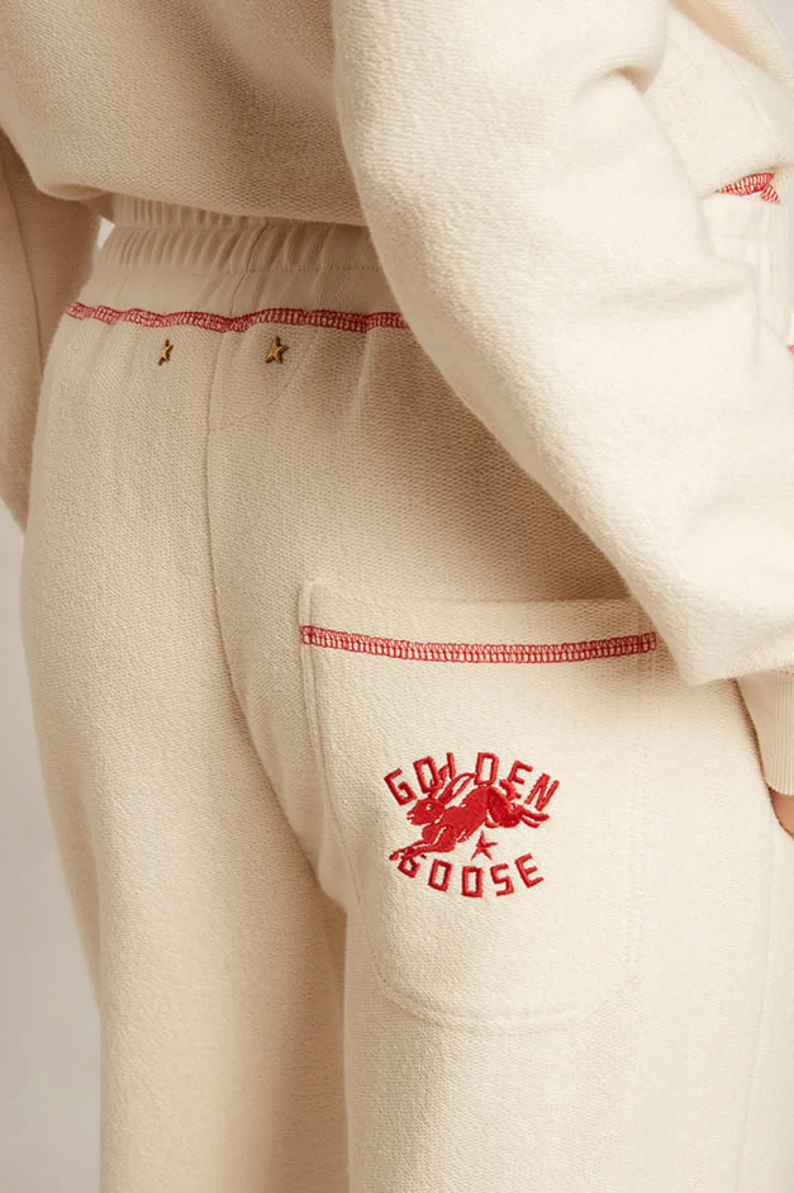 Cheap Golden Goose Calça de jogging Feminina na cor branco heritage com logo CNY Cor: branco heritage