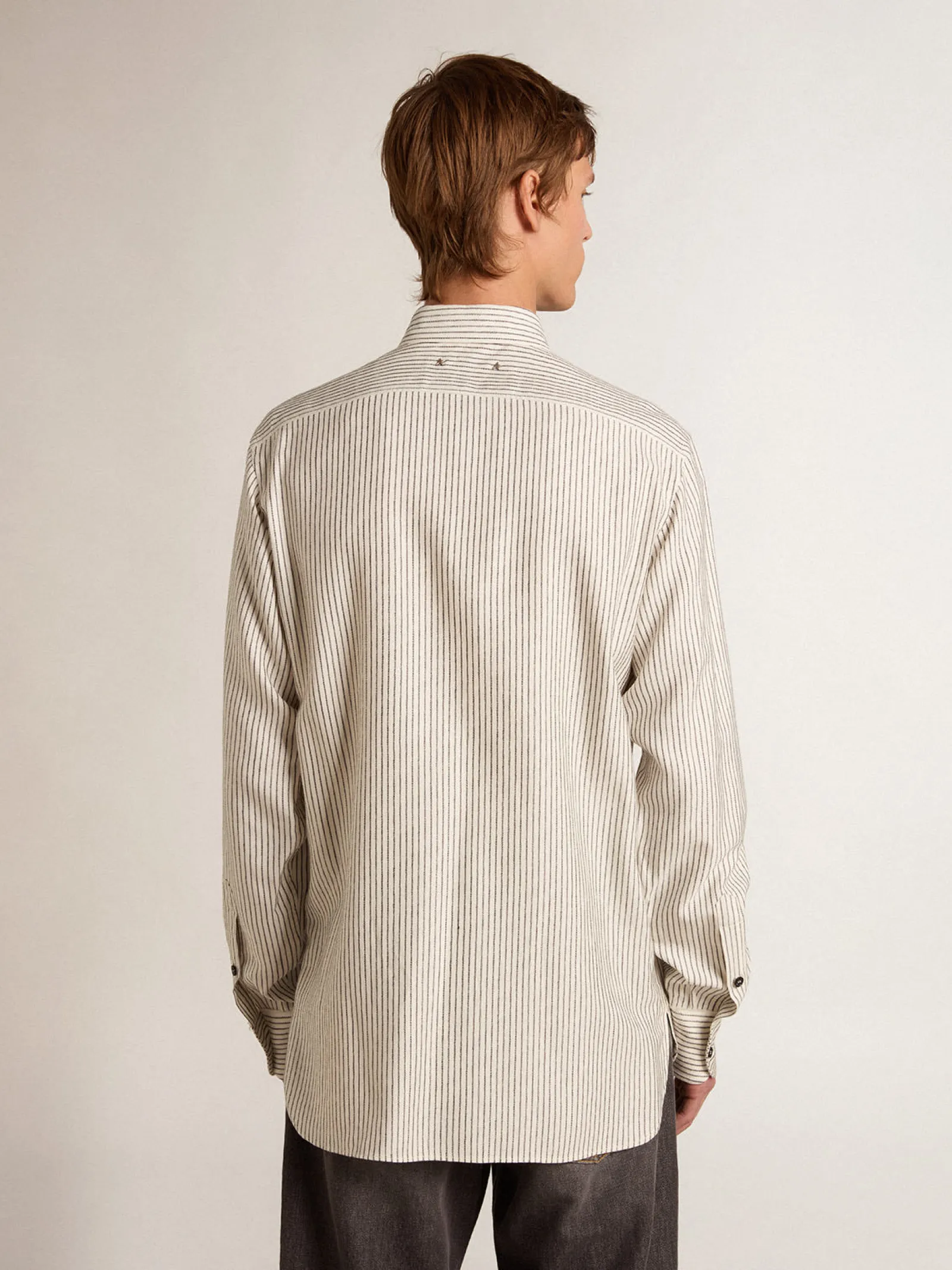 Flash Sale Golden Goose Camisa branca masculina de viscose com estampa de listras finas pretas Coleção Journey