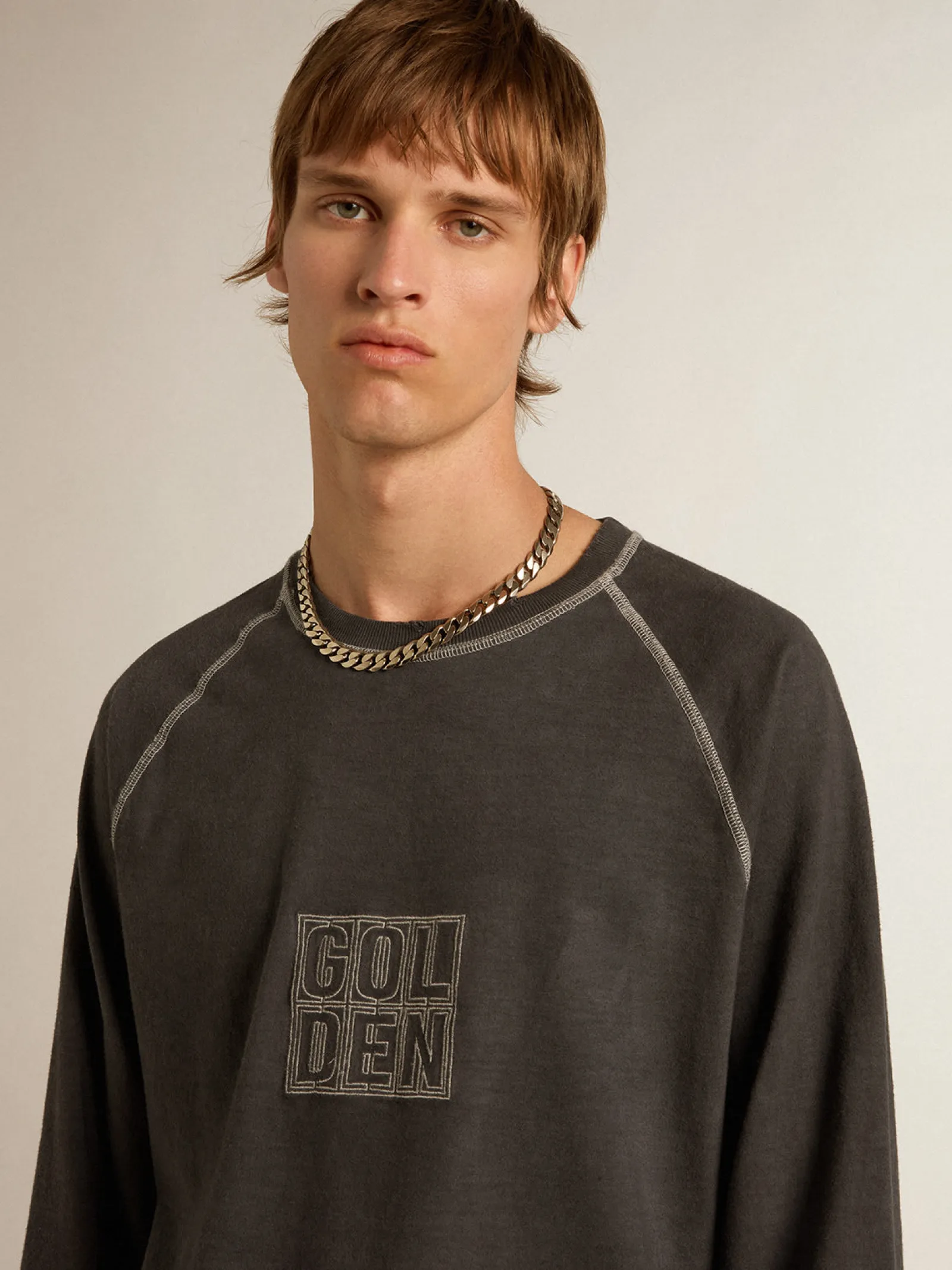 Best Sale Golden Goose Camiseta antracite com escrita branca na frente Coleção Journey