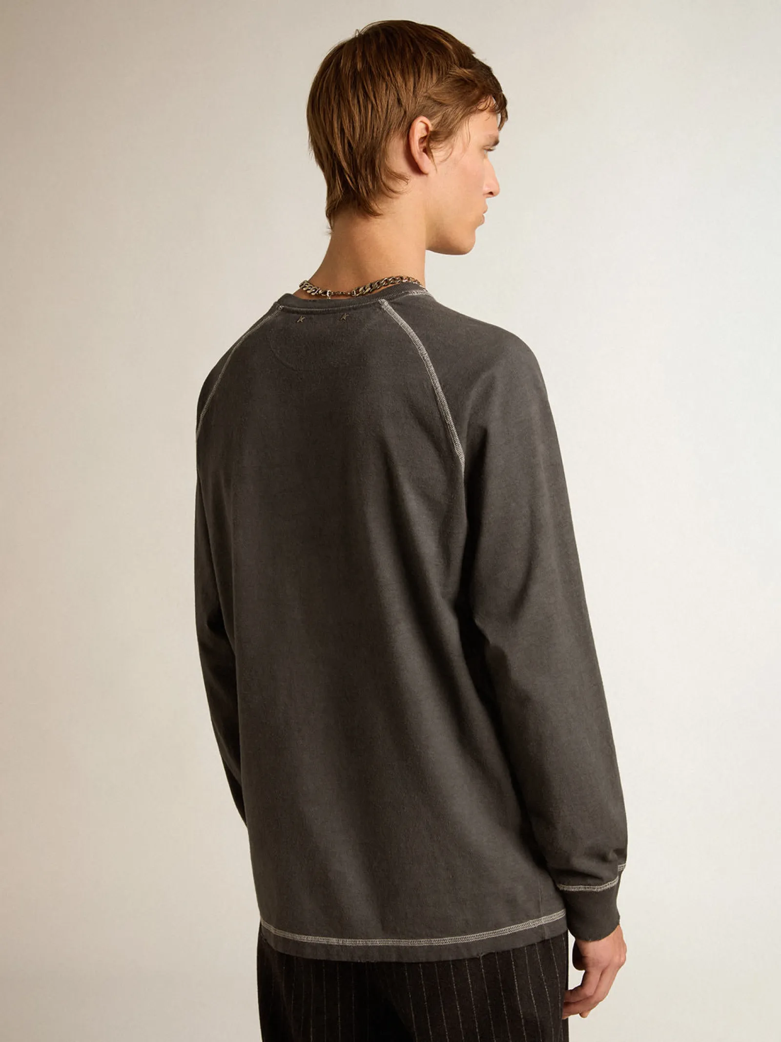 Best Sale Golden Goose Camiseta antracite com escrita branca na frente Coleção Journey