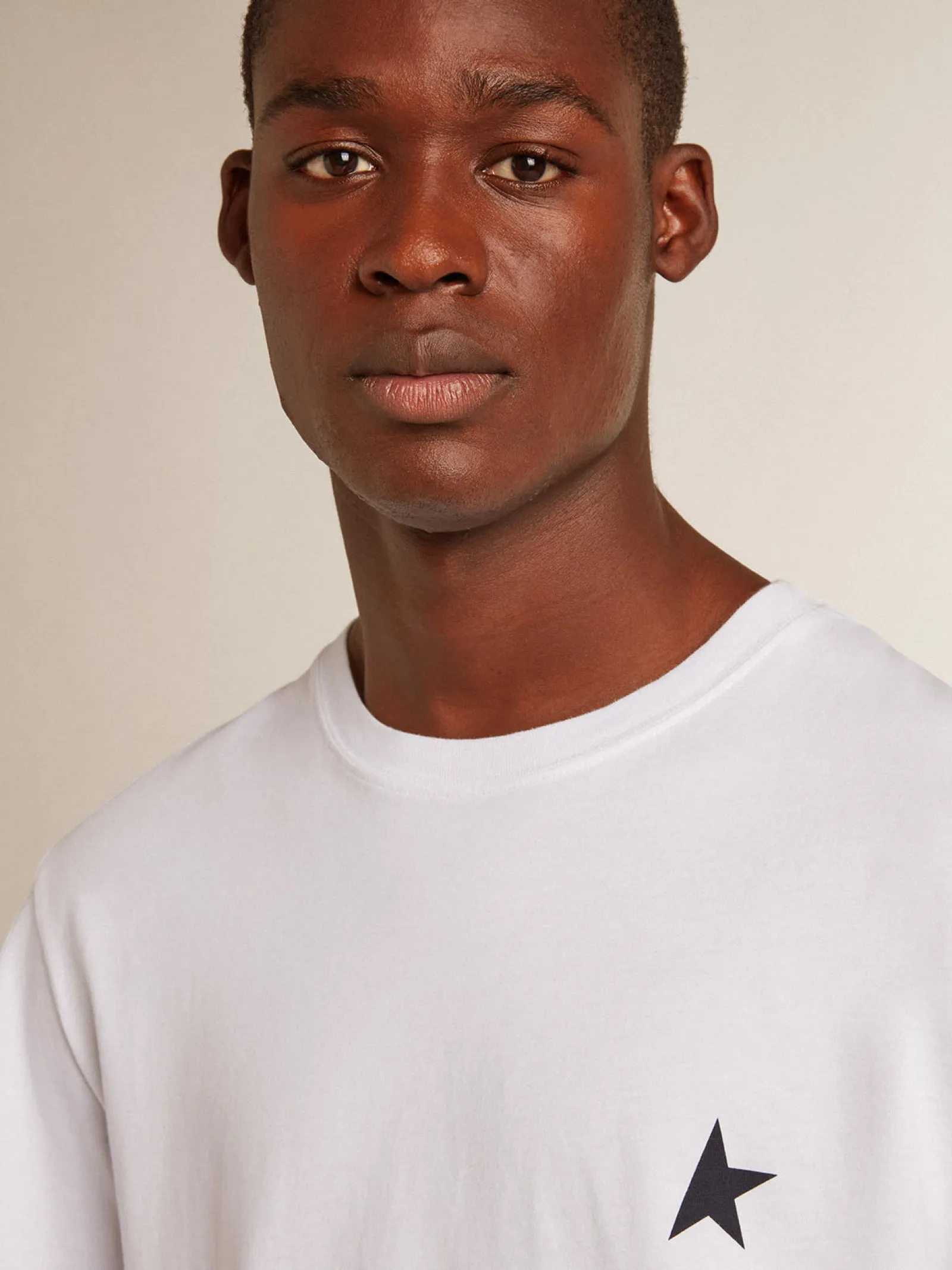 Cheap Golden Goose Camiseta branca masculina com estrela azul-escura na frente Star Collection