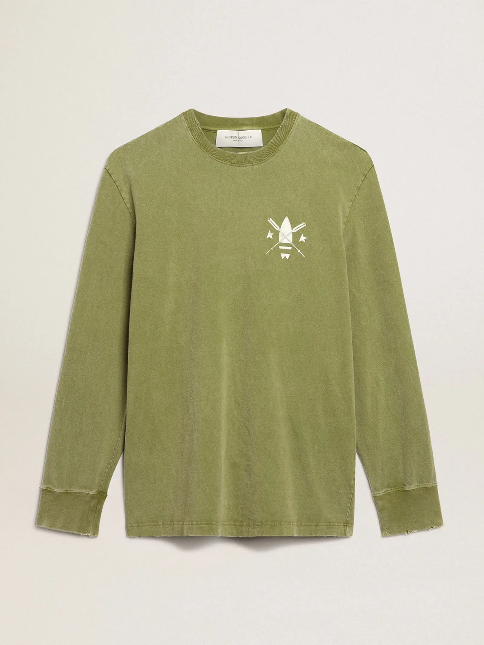 Discount Golden Goose Camiseta cor de pesto com logo branco na frente e atrás Cor: pestoEfeito desgastadoCarimbo e escrita na frente e atrásDuas estrelinhas nas costasGola redondaManga curtaCaimento retoMaterial principal: 100% algodão