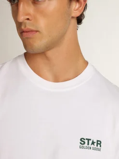 Clearance Golden Goose Camiseta masculina branca com logo e estrela verdes em contraste Cor: branco óptico