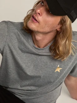 Shop Golden Goose Camiseta masculina cinza mescla com estrela dourada na frente Cor: cinza mescla