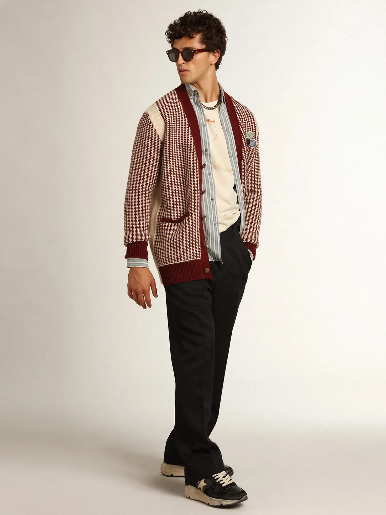 Cheap Golden Goose Camiseta masculina marfim com inscrição e detalhes desgastados Cor: marfim