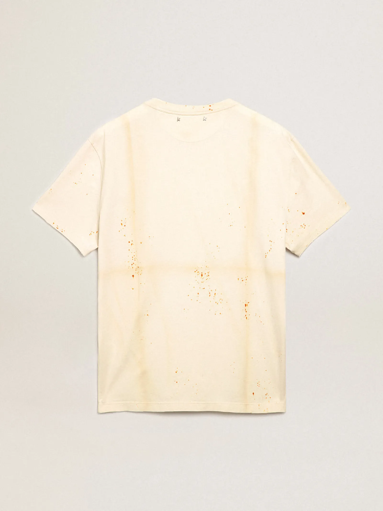 Cheap Golden Goose Camiseta masculina marfim com inscrição e detalhes desgastados Cor: marfim