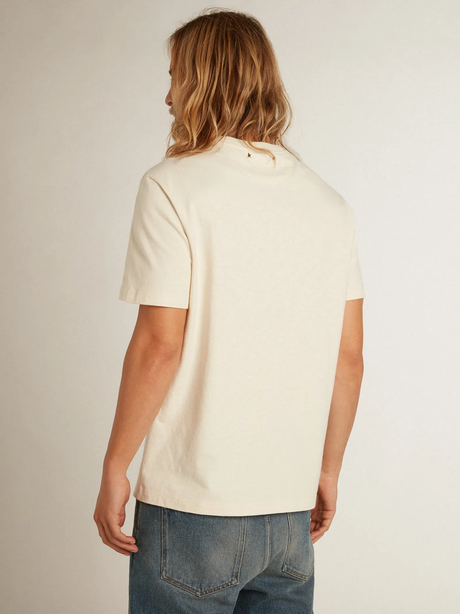 Discount Golden Goose Camiseta Masculina na cor branco heritage com logo CNY Cor: branco heritage