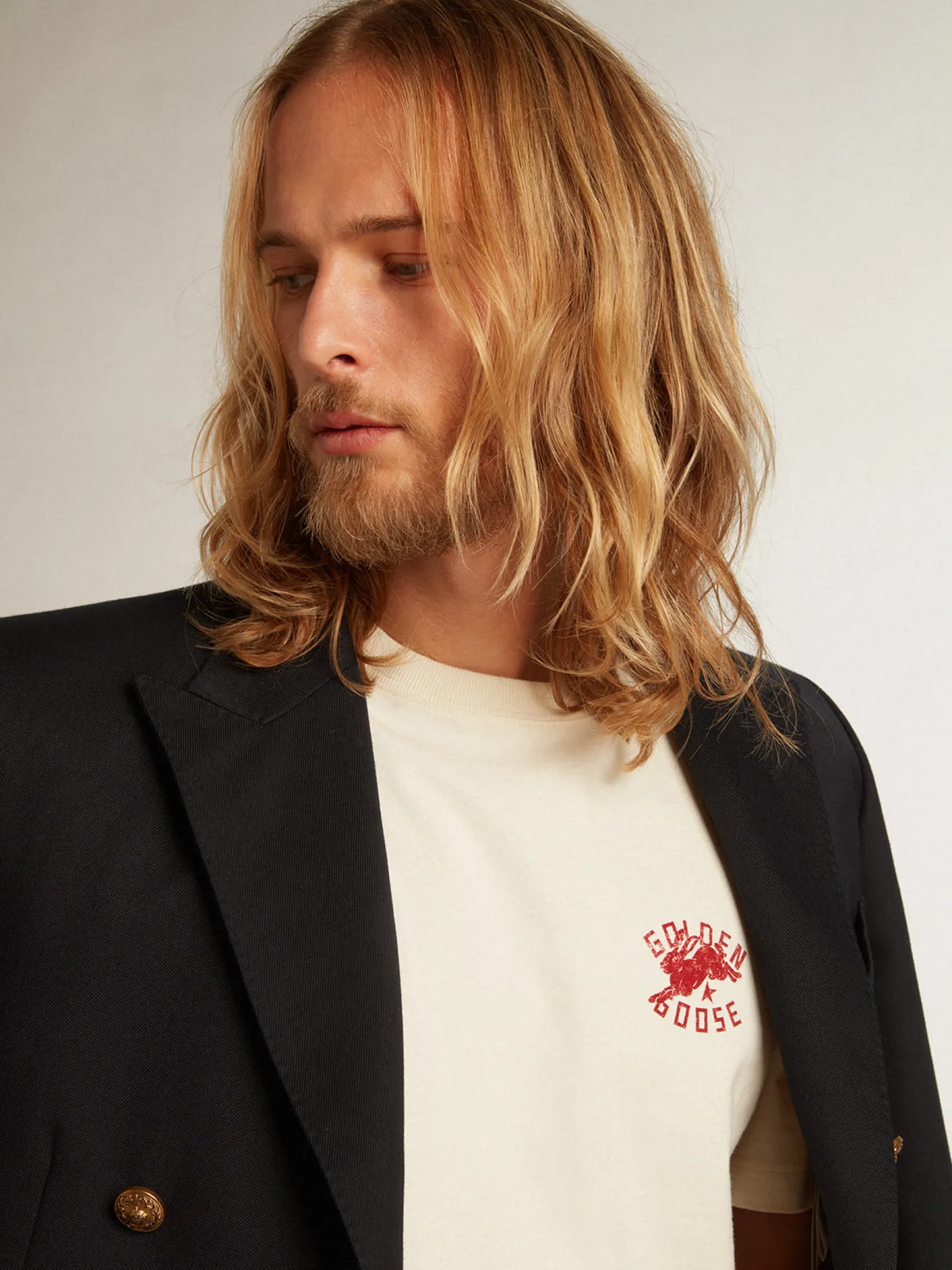 Discount Golden Goose Camiseta Masculina na cor branco heritage com logo CNY Cor: branco heritage