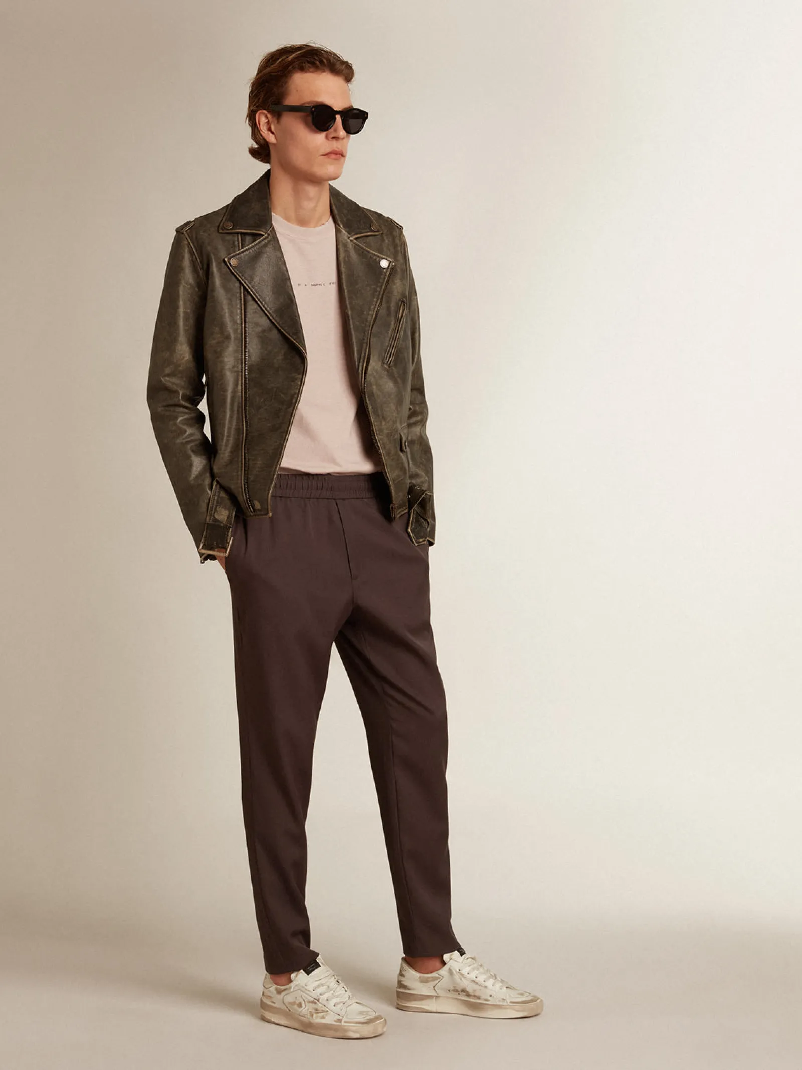 Store Golden Goose Camiseta masculina rosa pálido com escrita no centro Cor: rosa pálido