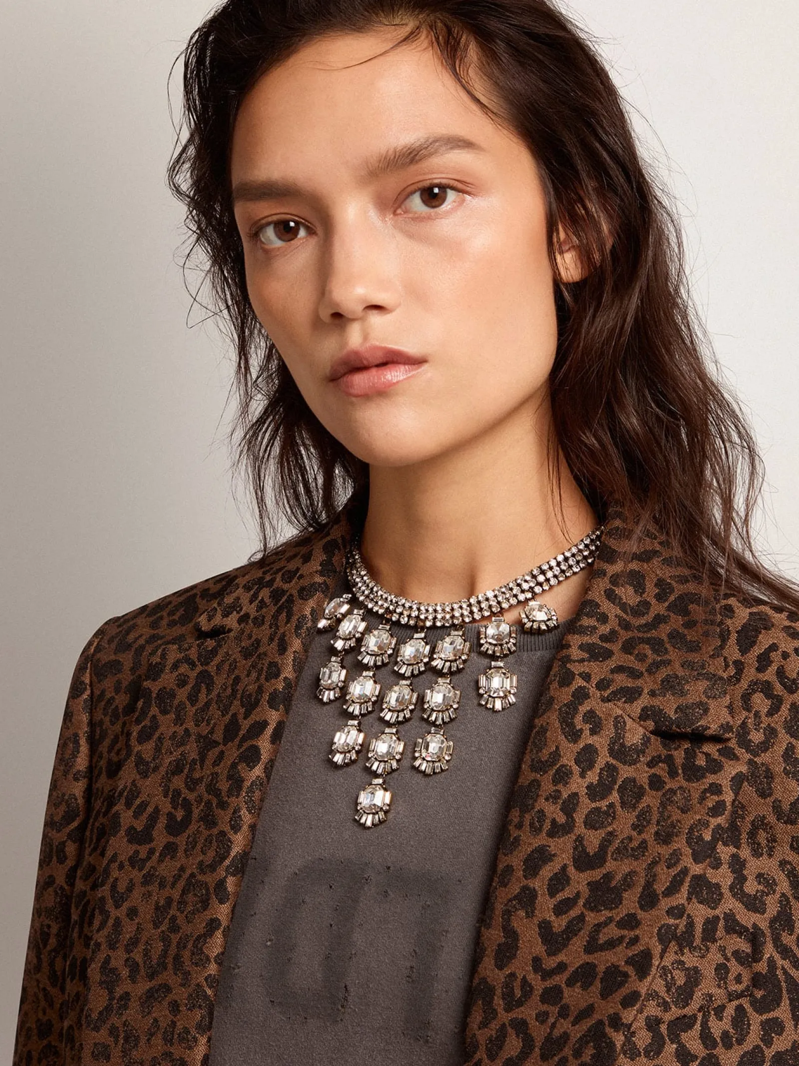 Clearance Golden Goose Colar feminino na cor ouro velho com cristais pendentes Família: Déco