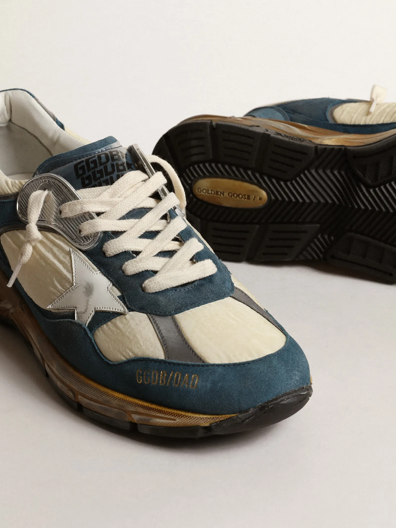 Outlet Golden Goose Dad-Star Masculino de suede azul petróleo, estrela de couro branco Cabedal de suede azul petróleo e náilon bege