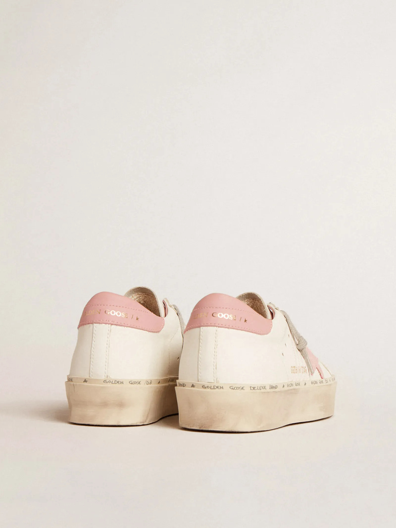 Fashion Golden Goose Hi Star com estrela de suede e talão de couro rosa antigo Cor: branco