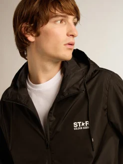 Best Golden Goose Jaqueta corta-vento masculina com logo e estrela brancos em contraste Cor: preto