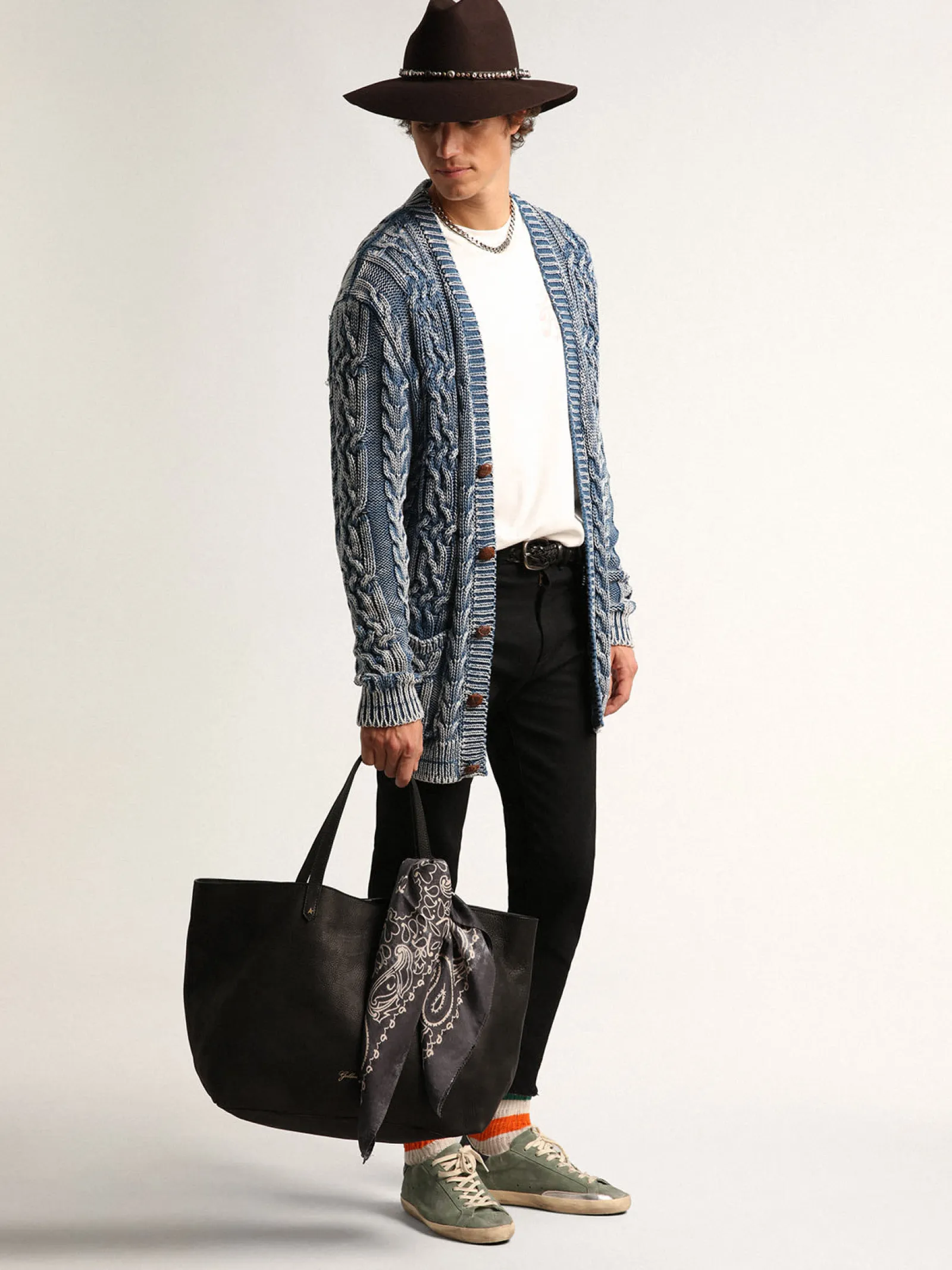 Shop Golden Goose Lenço cinza antracite com estampa caxemira Cor: cinza antracite